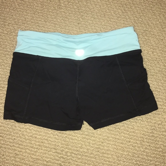 WORKOUT SHORTS - Picture 2 of 3