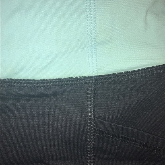 WORKOUT SHORTS - Picture 3 of 3