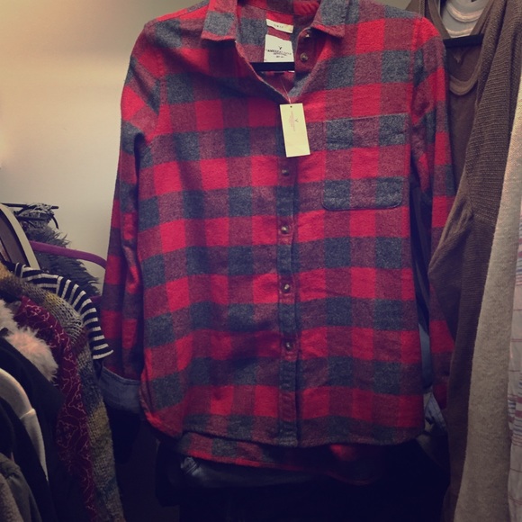 A red and grey A&E button down