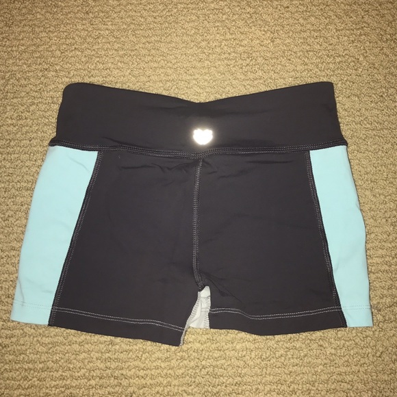 WORKOUT SHORTS - Picture 2 of 3