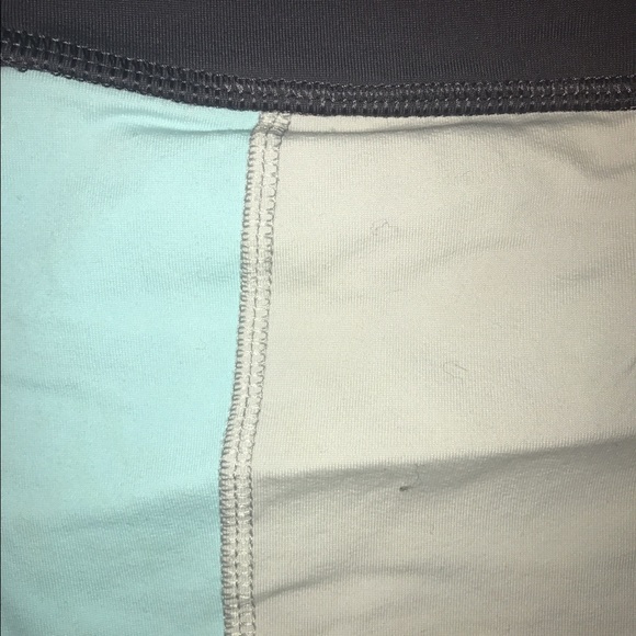 WORKOUT SHORTS - Picture 3 of 3
