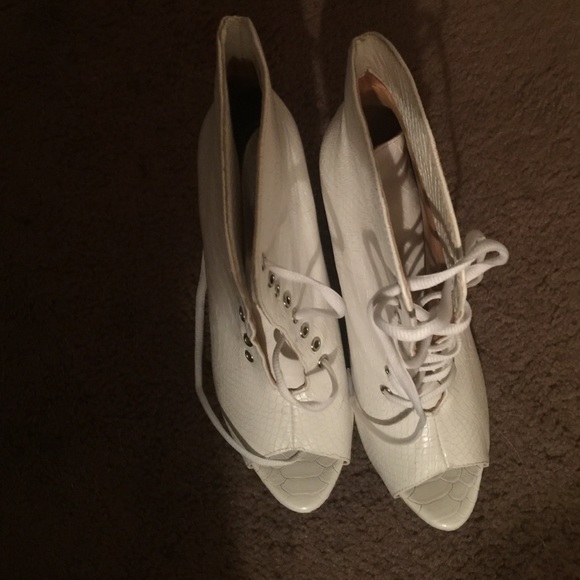 Shoes - Picture 4 of 4