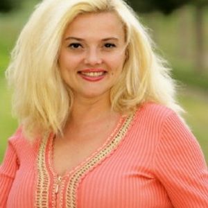 Meet your Posher, Mirela