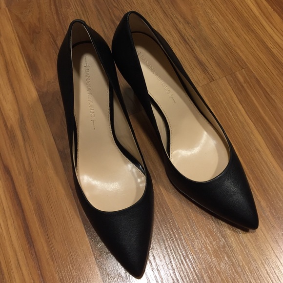 Banana Republic Shoes - [Banana Republic] Black Ninah Pump