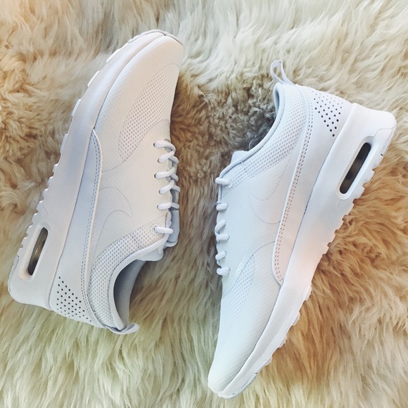 Nike Triple White Air Max Theas - Picture 2 of 3