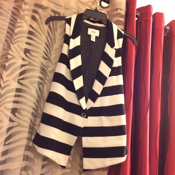 New Forever 21 black and white striped vest