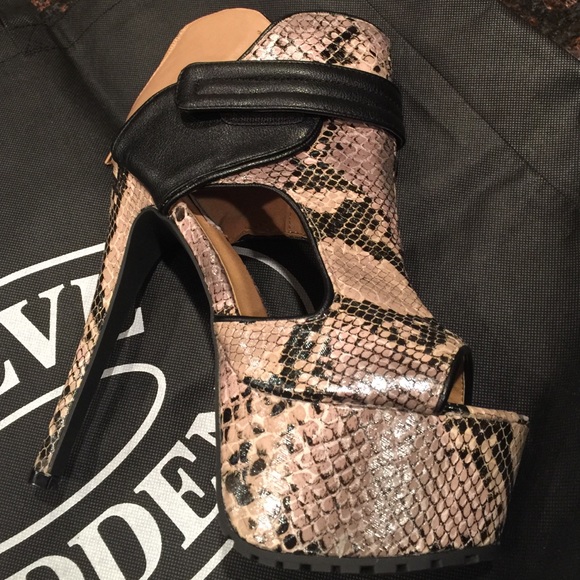 Steve Madden Femi booties - Picture 2 of 3