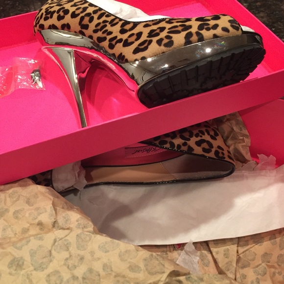 Betsey Johnson Neville - Picture 2 of 3