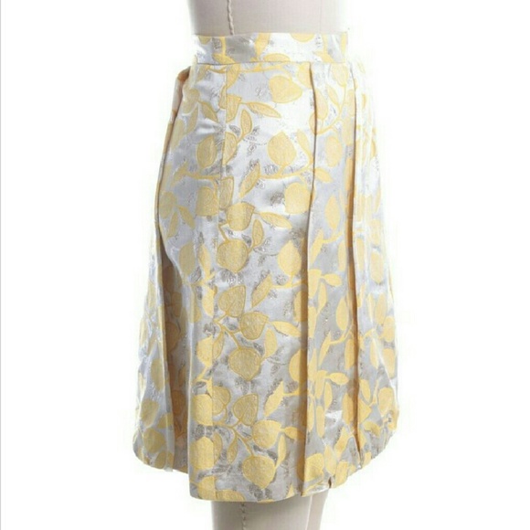 *SOLD********New Moschino Cheap Chic Floral skirt - Picture 4 of 7