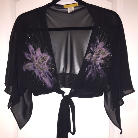 Detailed Forever 21 cropped cardigan.
