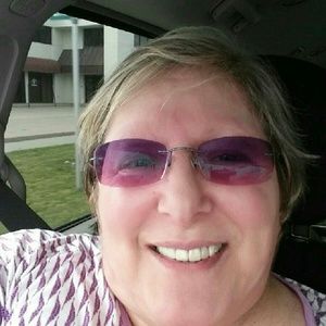 Meet your Posher, Joelle