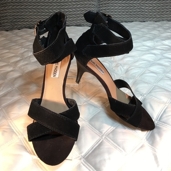 STEVE MADDEN kitten heel sandals