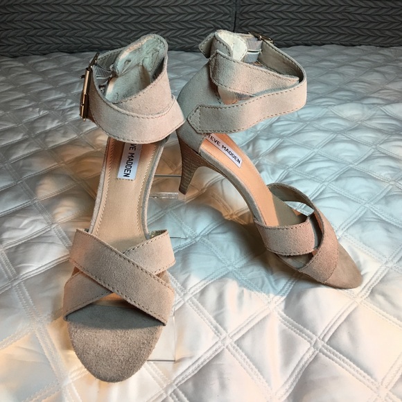 STEVE MADDEN kitten heel sandals