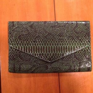 Green clutch