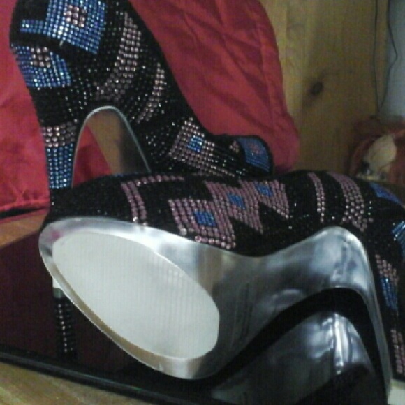 Heels - Picture 3 of 4