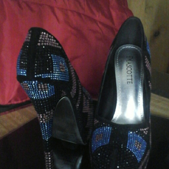 Heels - Picture 4 of 4