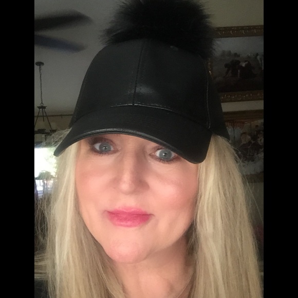 5🌟SUPER CUTE FAUX LEATHER POM POM BASEBALL CAP - Picture 5 of 5