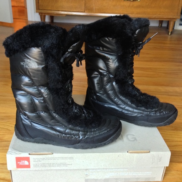 SOLD! North Face boots - Picture 3 of 4