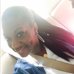 Meet your Posher, Artia