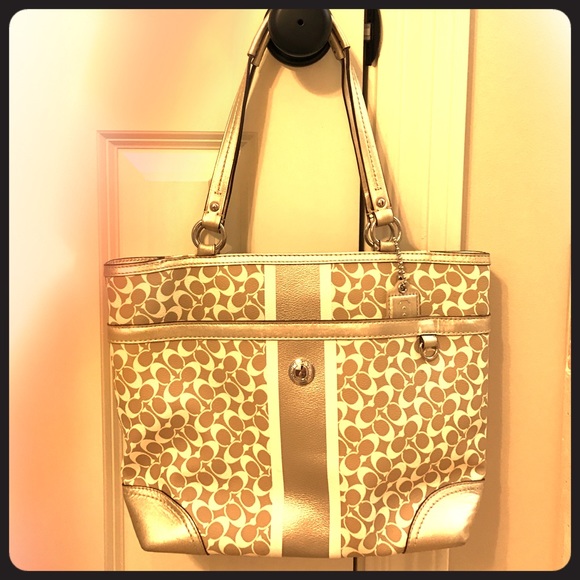 Authentic Coach Signature City Zip Tote