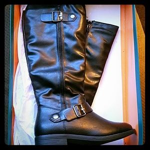 7.5 Sophie 17 Black boots