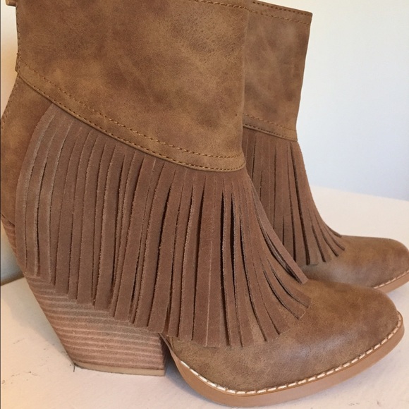 Tan, brown fringe leather booties size 8
