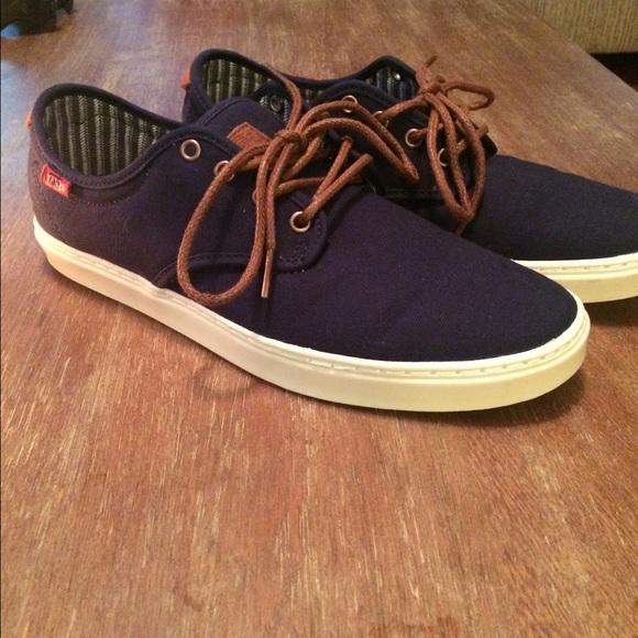 Ludlow Vans in Navy