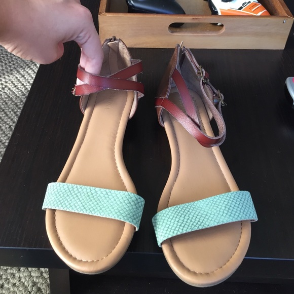 Super cute Merona sandals