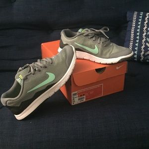 Womens Nike Flex Grey and Teal size 8.5 Sneakers