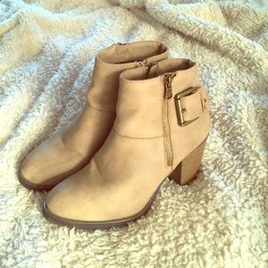 Tan colored booties for the fall season🍂