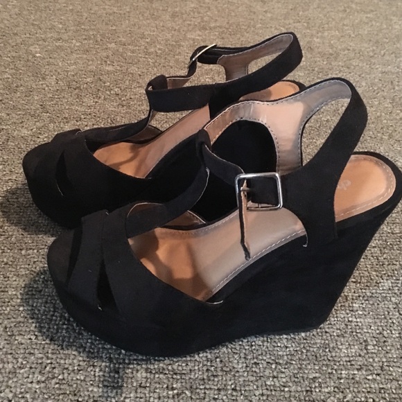 Strappy Black Wedges