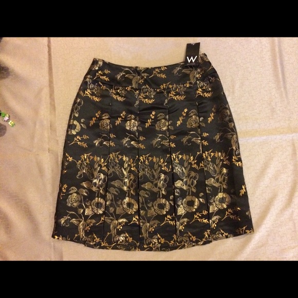 🔴 SOLD 🍾 HP 12/6 🎉🎉, Size8, NWT - Picture 2 of 3