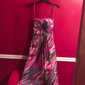 Perfect party dress!!! Print is amazing!!💙💕