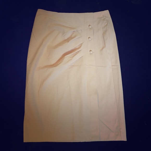 Pencil skirt size medium.