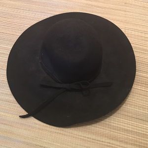Black felt wide brim hat