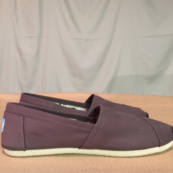 New TOMS Ash Colored Flats - Picture 4 of 4
