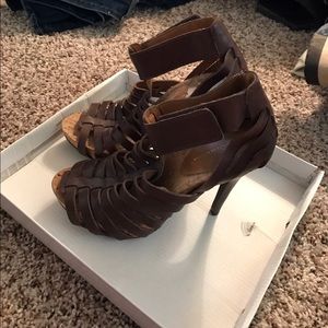 BCBGENERATION brown heels