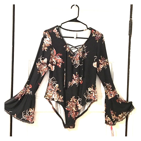 Brand new never word Xhiliration floral body suit