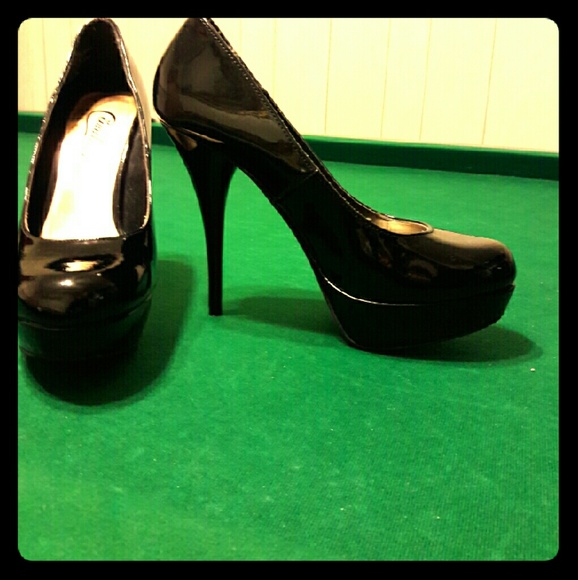 Black patent leather pumps
