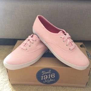 Light pink keds