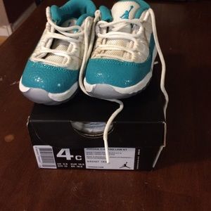 Retro 11 low turbo green snake skin