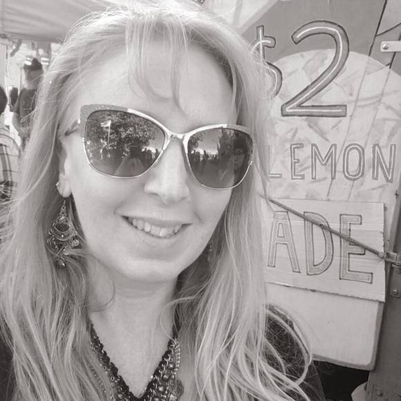 Meet your Posher, Wendy - Picture 2 of 3