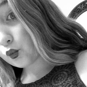 Meet your Posher, Chloe