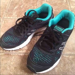 EUC Asics Gel Storm 2