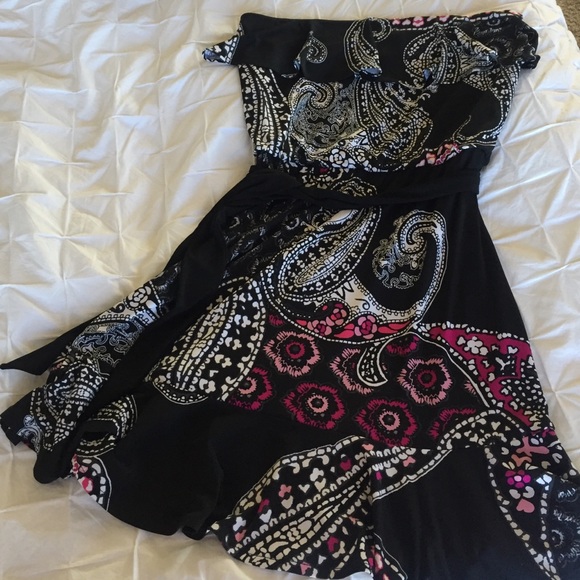 Price drop! Strapless fun casual party dress!