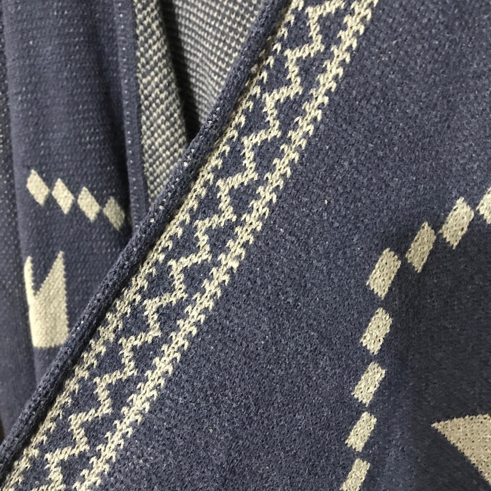 5-Star Reviewed Aztec Print Knitted Poncho - Picture 5 of 8