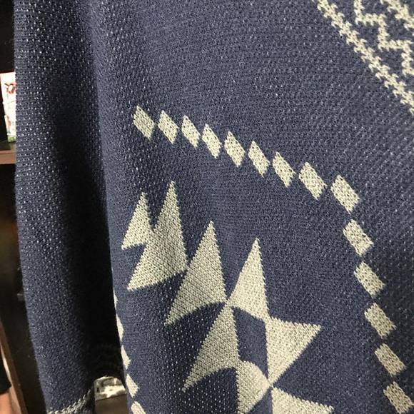 5-Star Reviewed Aztec Print Knitted Poncho - Picture 6 of 8