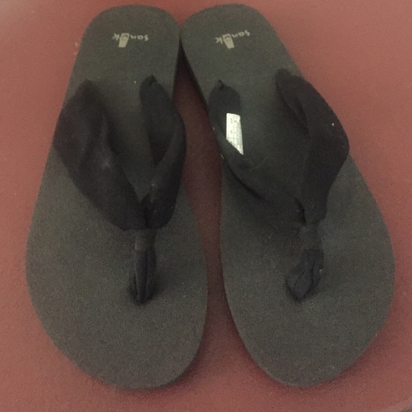 Sanuk flip flops