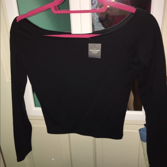 Black long sleeve crop top
