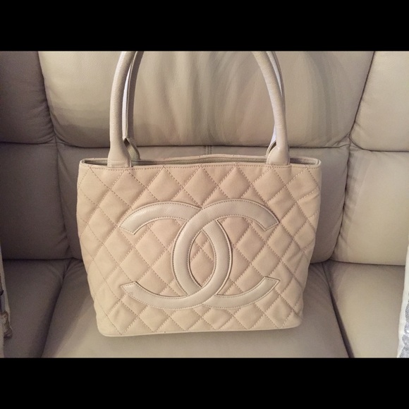 Chanel - Picture 1 of 4